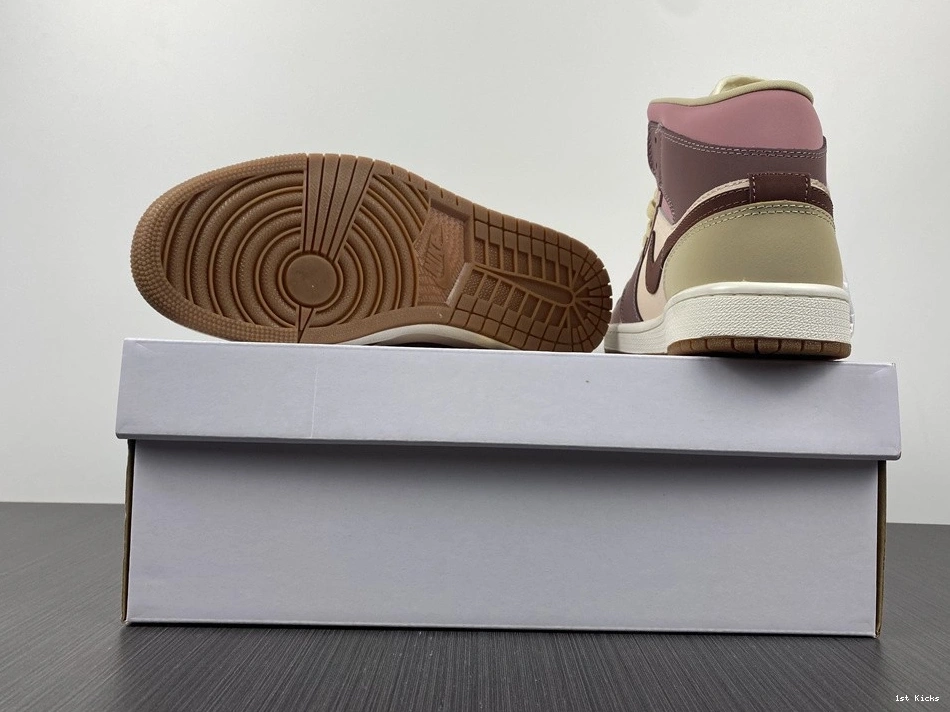 Jordan 1 Air DO7440-821 Mid 0205